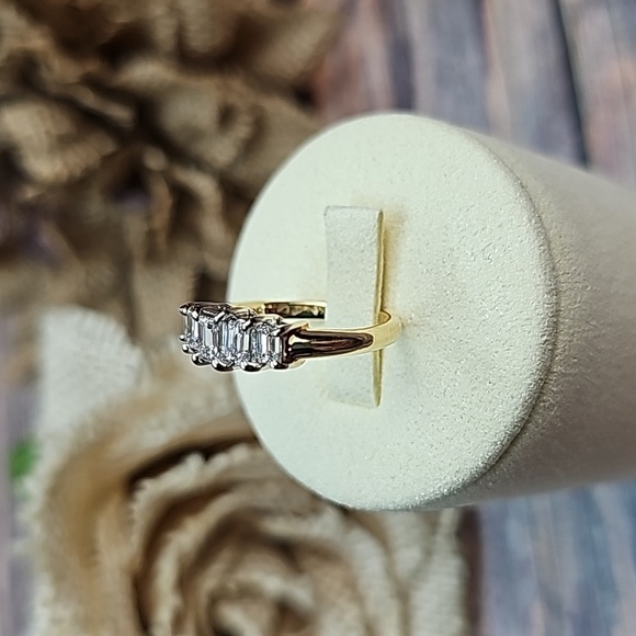 G/VVS2 1CT EMERALD CUT 5 STONE WITH APPRAISAL - Picture 4 of 15